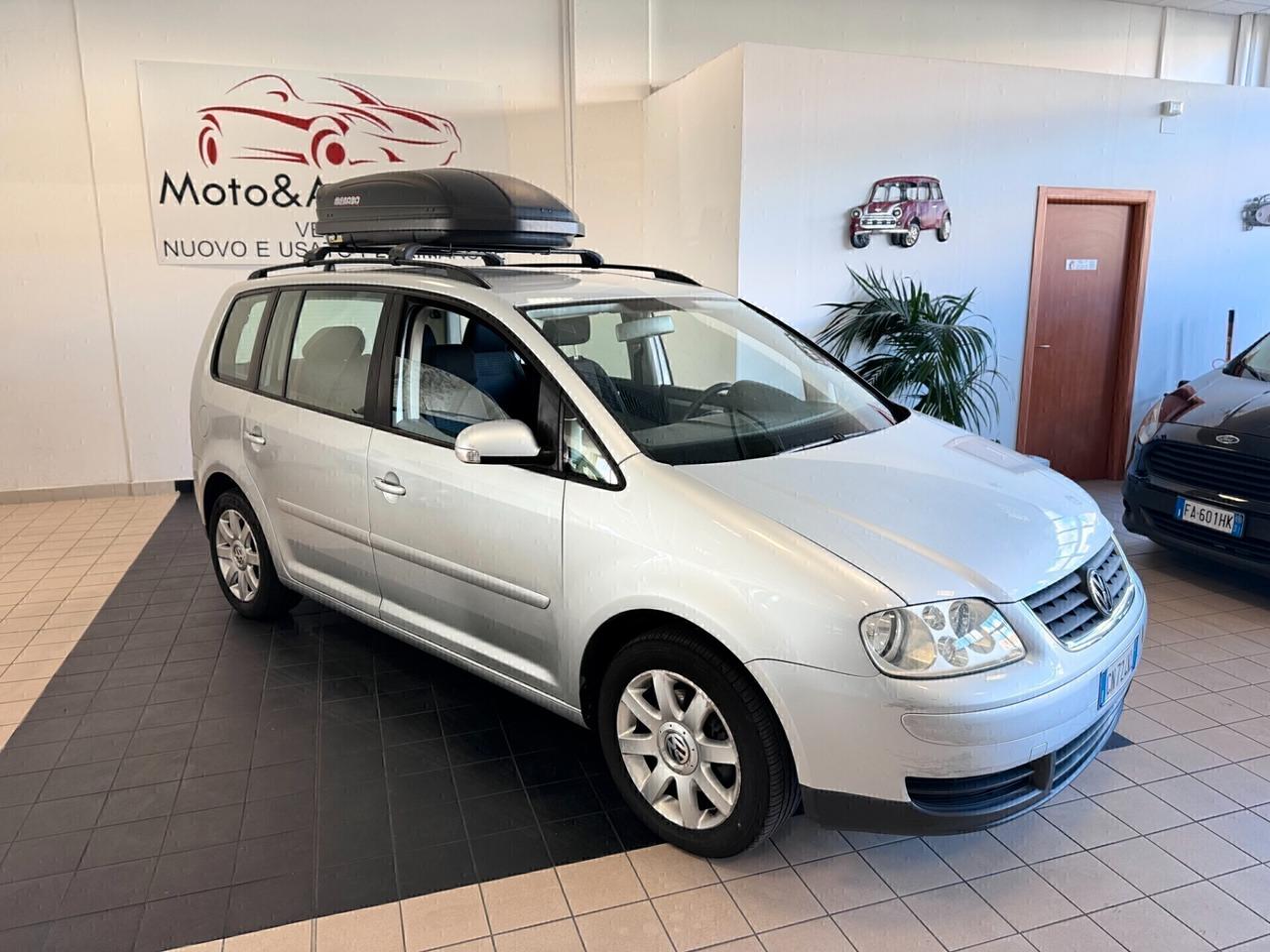 Volkswagen Touran 2.0 16V TDI DSG Highline 7 POSTI