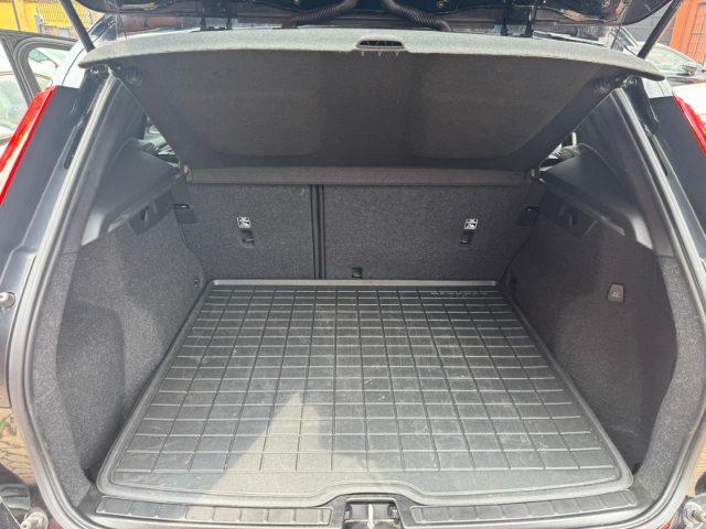 VOLVO XC40 T2 Momentum Core
