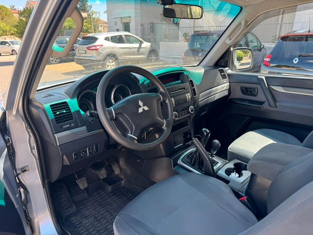 Mitsubishi Pajero 3.2 DI-D 16V aut. 3p. Instyle 200 CV gancio traino