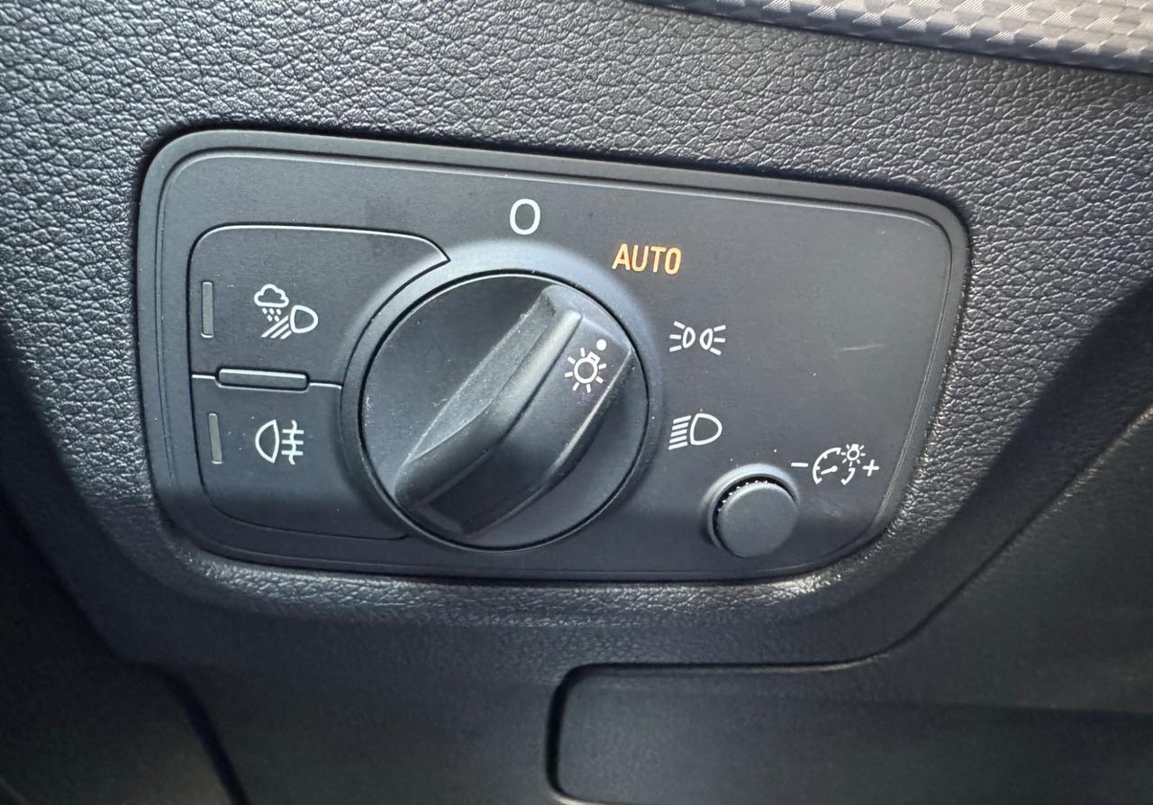 Audi Q2 35 TDI quattro S tronic Business Design