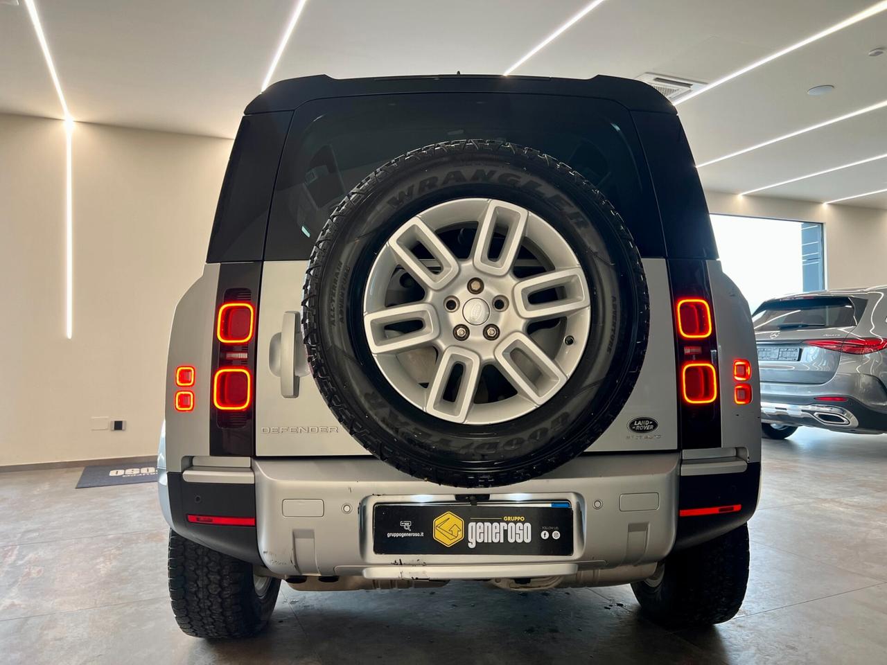 Land Rover Defender 110 3.0D I6 200 CV AWD Auto SE