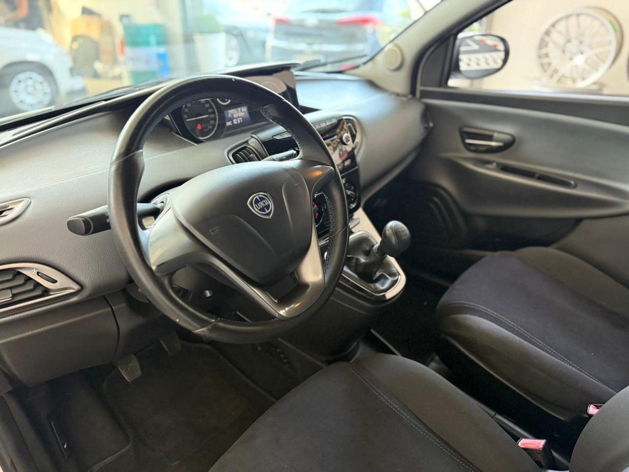 Lancia Ypsilon 1.3 MJT 16V 95 CV 5 OK NEOPATENTATI