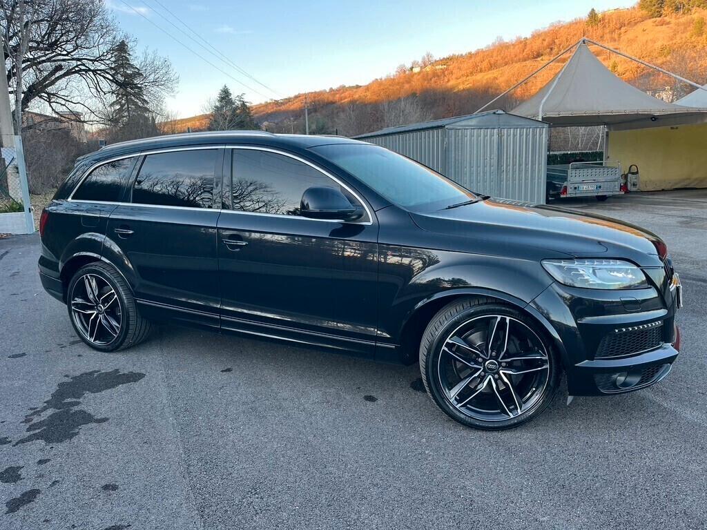Audi Q7 3.0 V6 TDI 233CV quattro tiptronic S-LINE