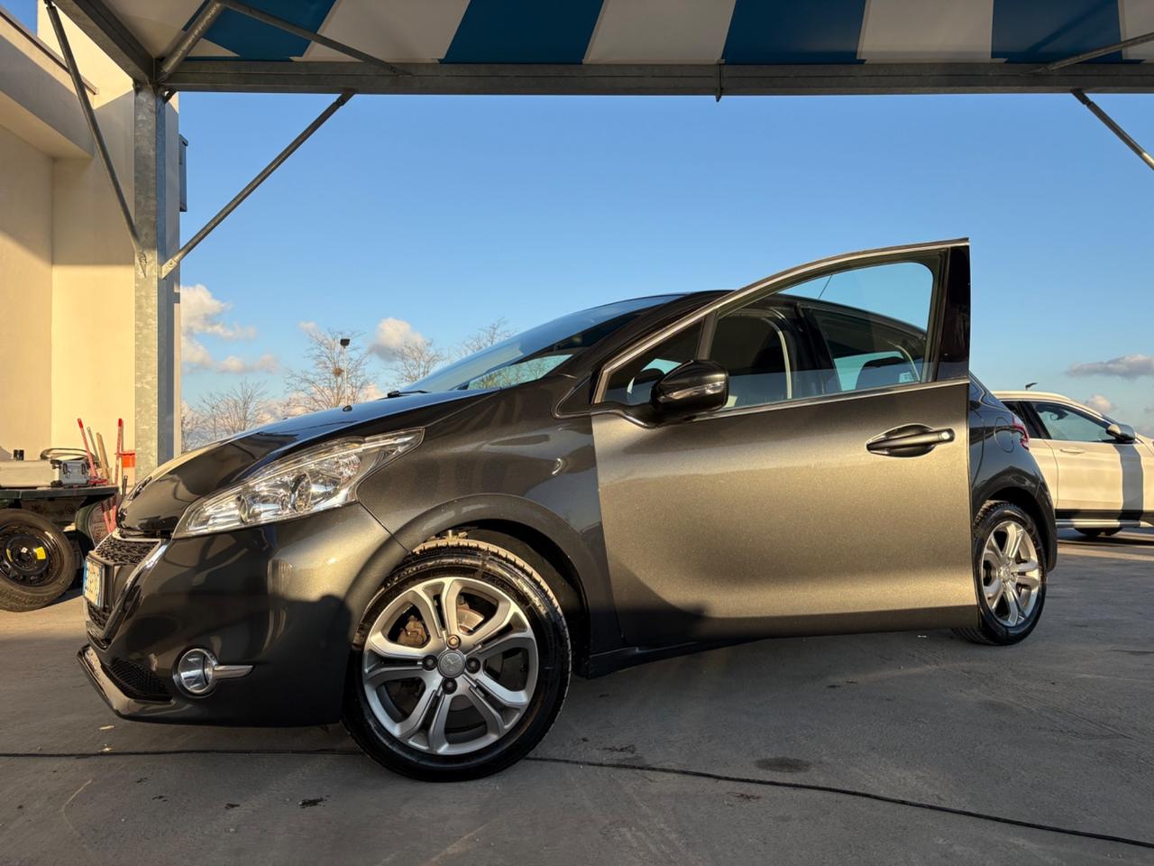 Peugeot 208 1.4 HDi 68 CV 5 porte Allure