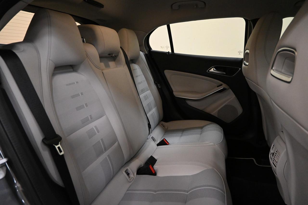 MERCEDES GLA (X156) GLA 200 d Automati...