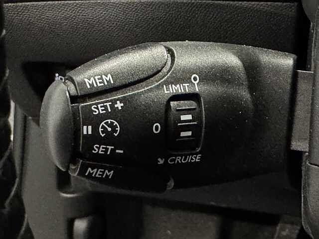 Peugeot 2008 1.2 PureTech 100 CV Allure Pack