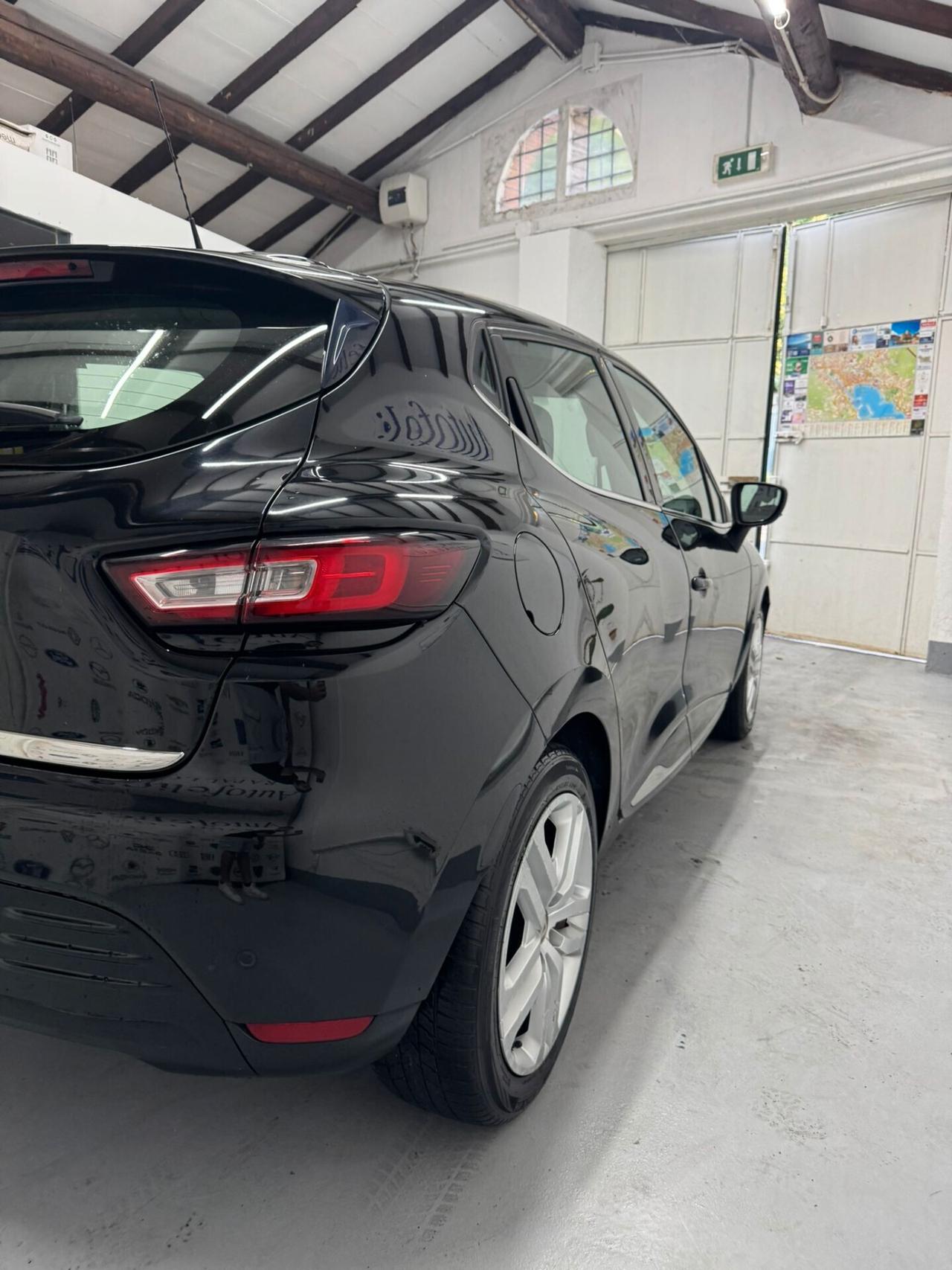 Renault Clio dCi 8V 90 CV 5 porte Moschino Intens 2020