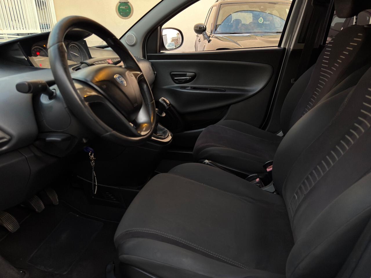 Lancia Ypsilon 1.2 69 CV 5 porte S&S Platinum GPL
