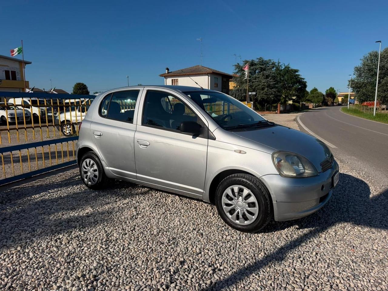 Toyota Yaris 1.0i 16V cat 5 porte Sol