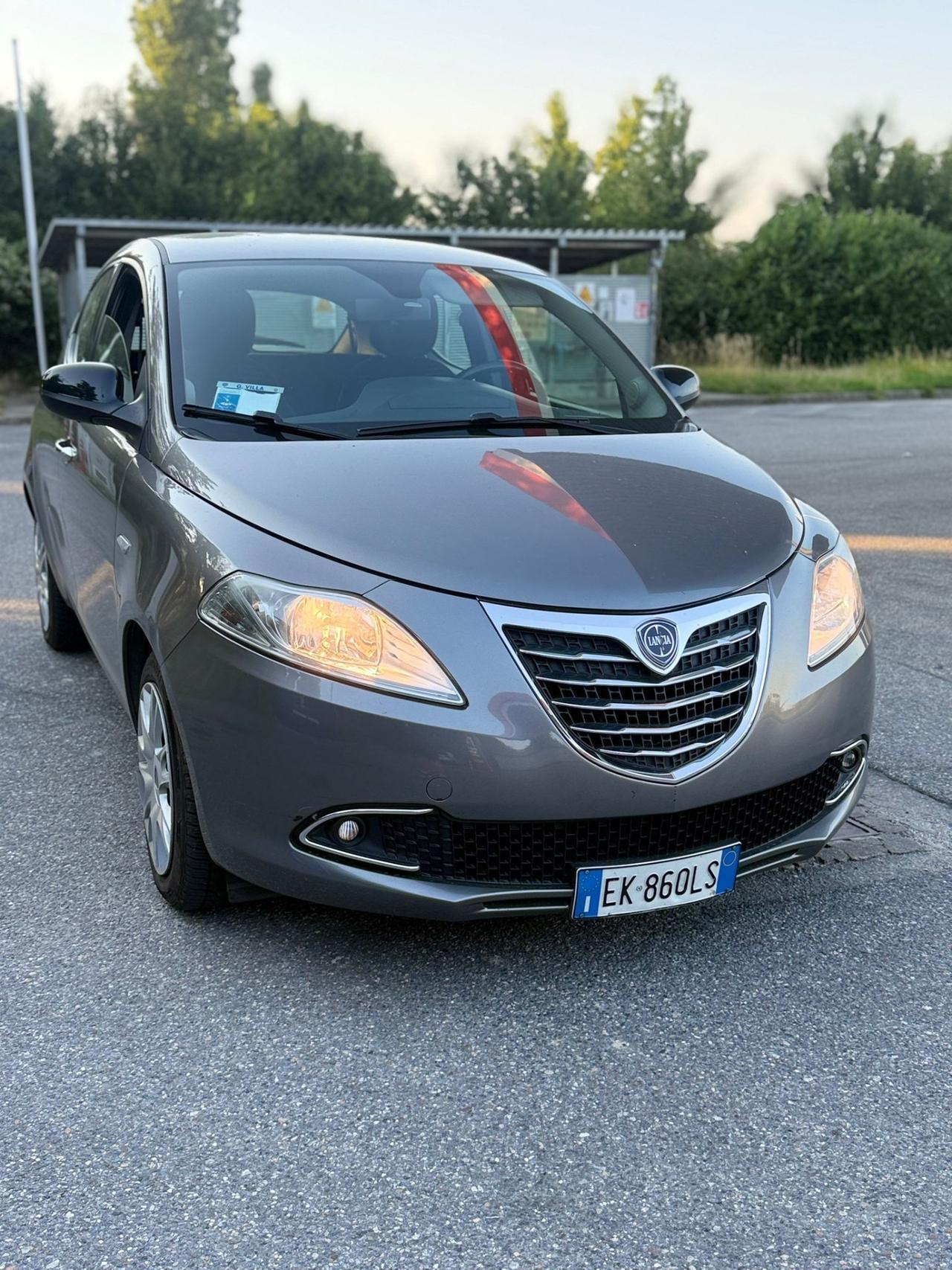 Lancia Ypsilon 1.2 69 CV 5 porte S&S Platinum