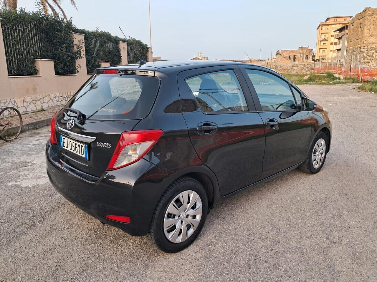 Toyota Yaris 1.0 5 porte Lounge
