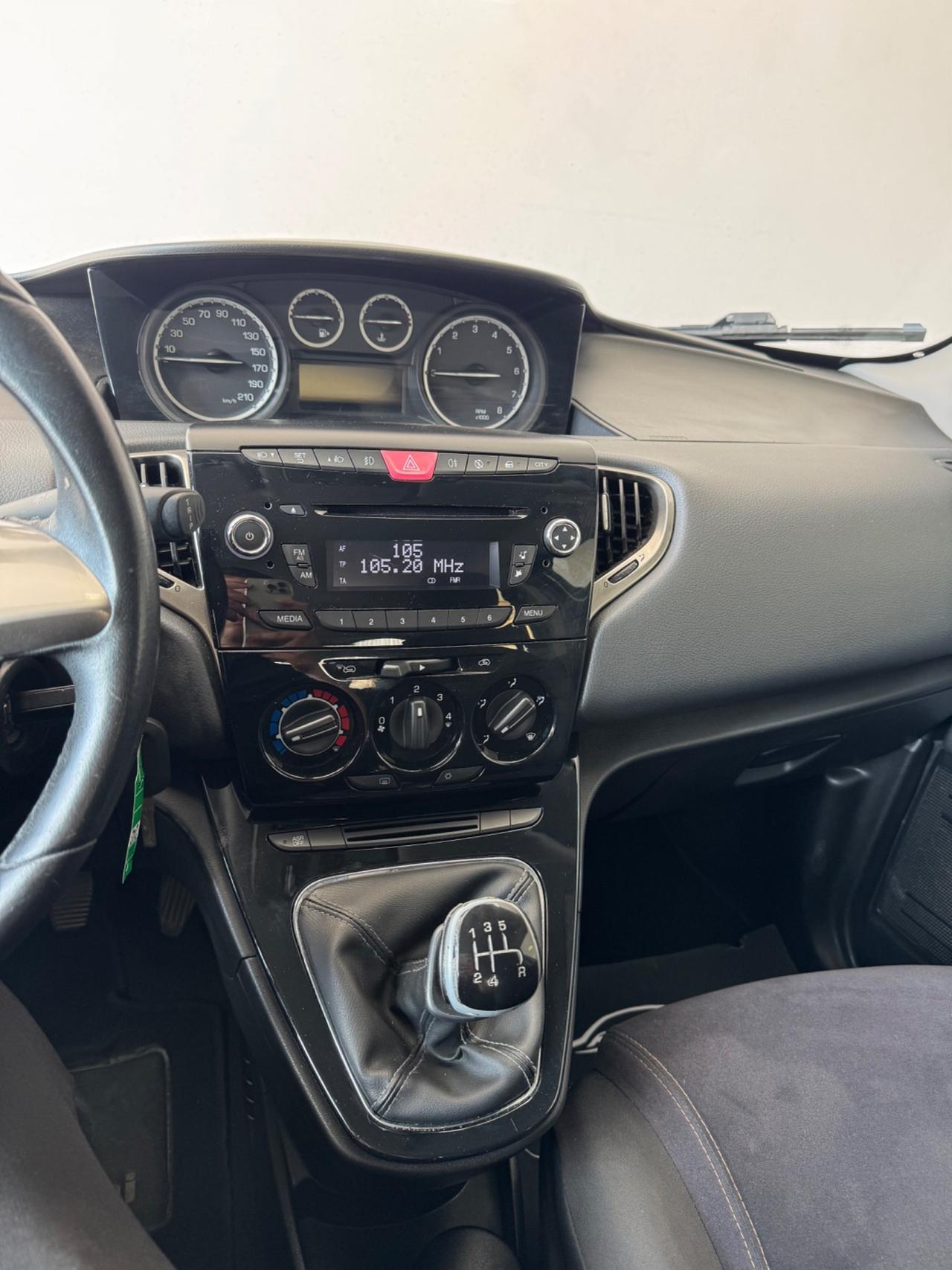 Lancia Ypsilon 1.2 69 CV 5 porte Platinum