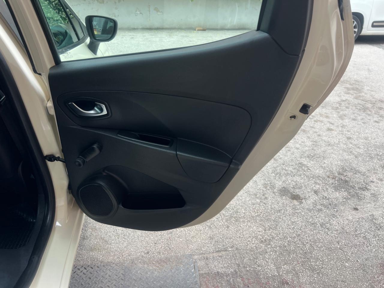 Renault Clio dCi 8V 75 CV Start&Stop 5 porte Energy Duel