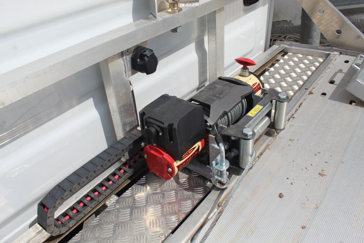 IVECO Daily 40-180 Hi-Matic Carroattrezzi