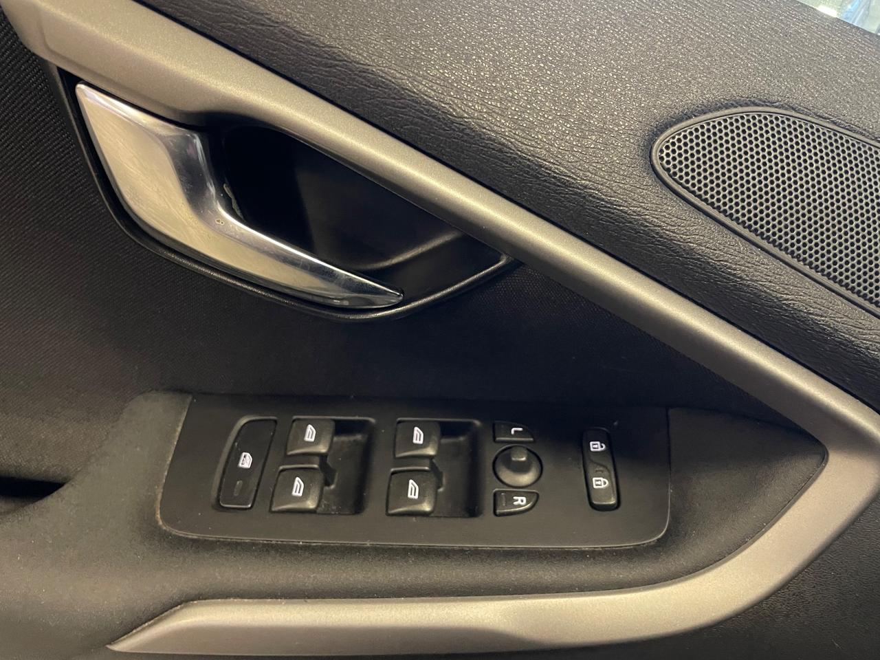 Volvo V40 D2 1.6 Momentum - Nessun vincolo -