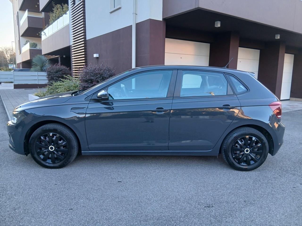 Volkswagen Polo 1.0 EVO 5p. Trendline BlueMotion tua a € 199 mese NEO PATENTATI