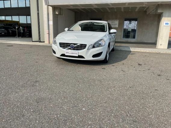 VOLVO V60 D3 Momentum