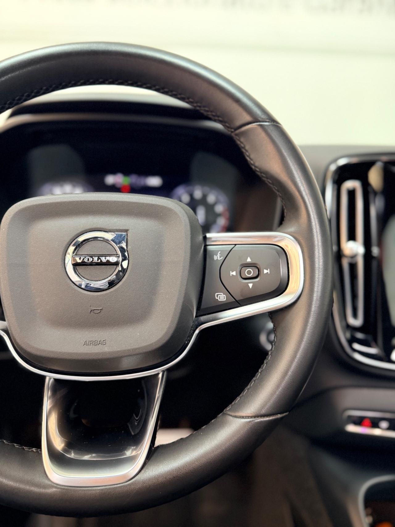 Volvo XC40 2.0 B4 mhev 197CV AWD Geartronic R-design 06/2021