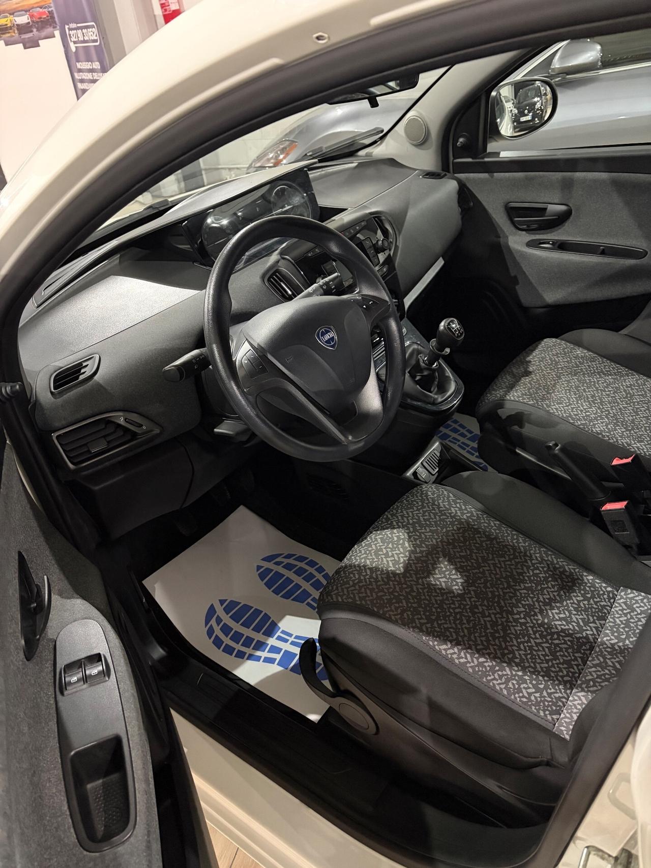 Lancia Ypsilon 1.0 Firefly hybrid