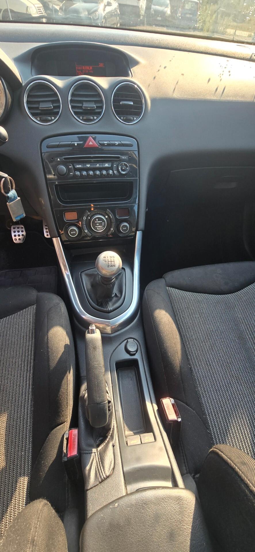Peugeot 308 1.6 HDi 112CV CC Féline
