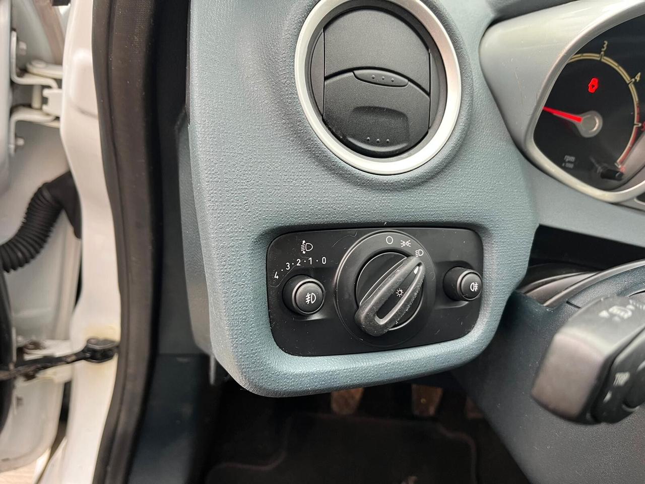 Ford Fiesta 1.4 TDCi 68CV 5 porte Titanium