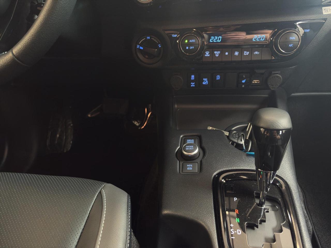 Toyota Hilux 2.8 d-4d 48V double cab Invincible