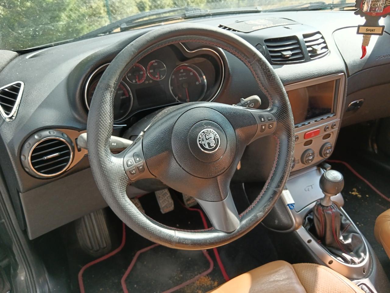 Alfa Romeo GT 1.9 MJT 150CV DISTINCTIVE