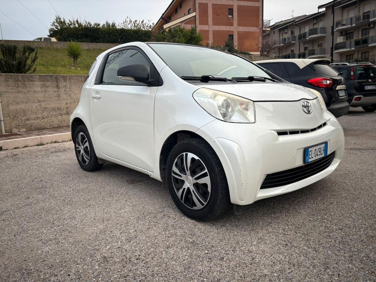 Toyota iQ lounge