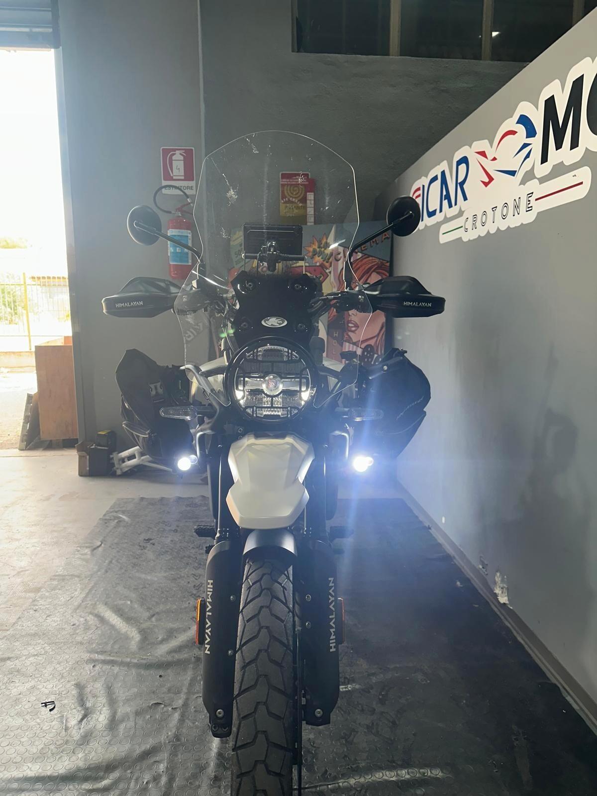 Royal Enfield Himalayan 450 super accessoriata