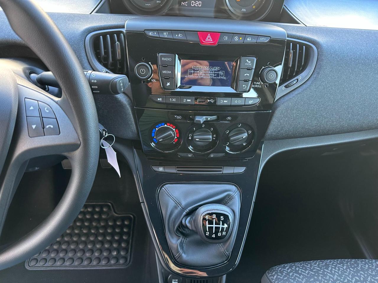 Lancia Ypsilon 1.0 firefly hybrid Silver s&s 70cv