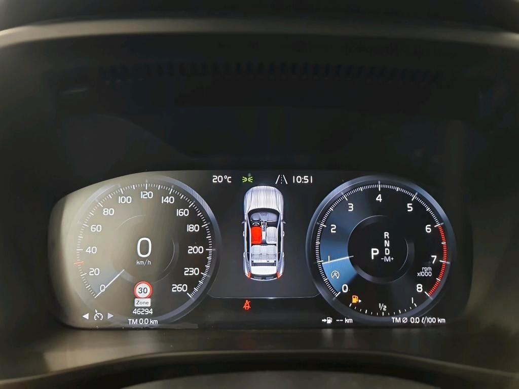 VOLVO XC40 1.5 T2 129CV 6M. MOMENTUM CORE ( FARI LED - COCKPIT - CRUISE - NAVI - PDC )