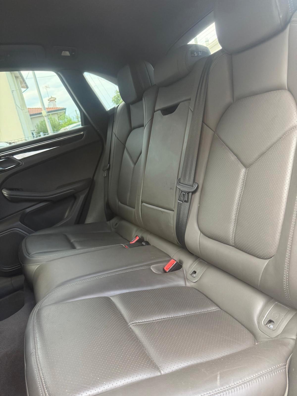 Porsche Macan 2.0 Book service Porsche
