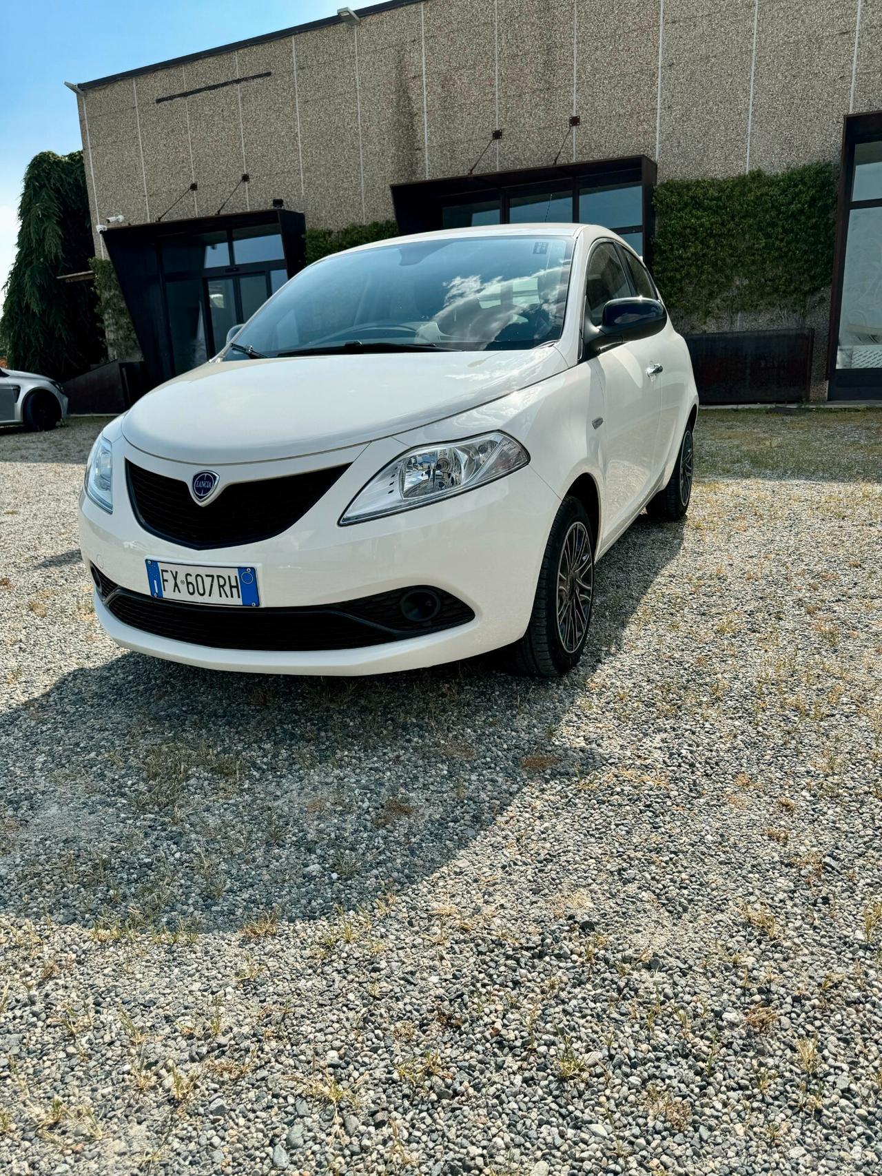 Lancia Ypsilon 1.2 69 CV 5 porte S&S Gold