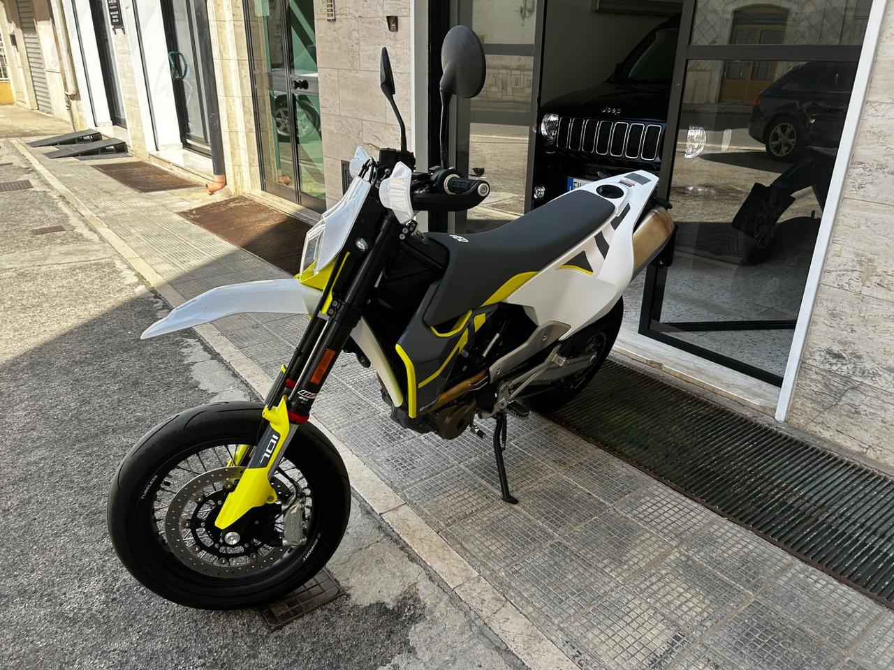 Husqvarna 701 Supermoto