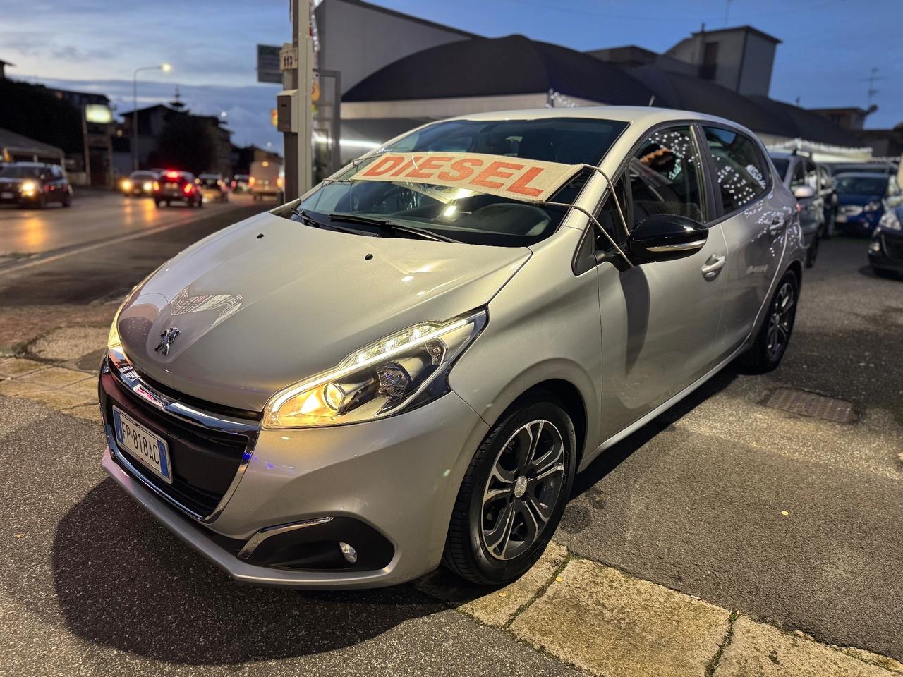 Peugeot 208 BlueHDi 75 5 porte Black Line