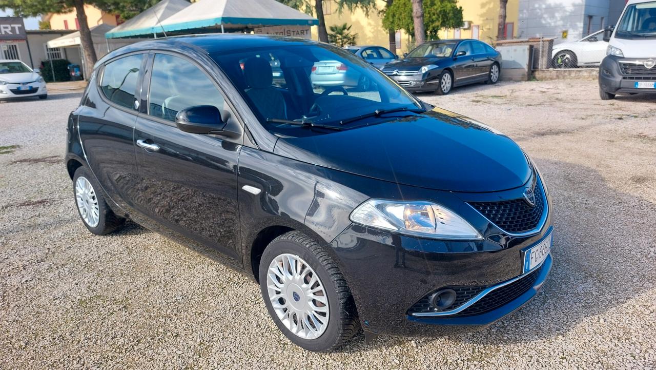 Lancia Ypsilon 1.2 69 CV 5 porte GPL Ecochic Platinum