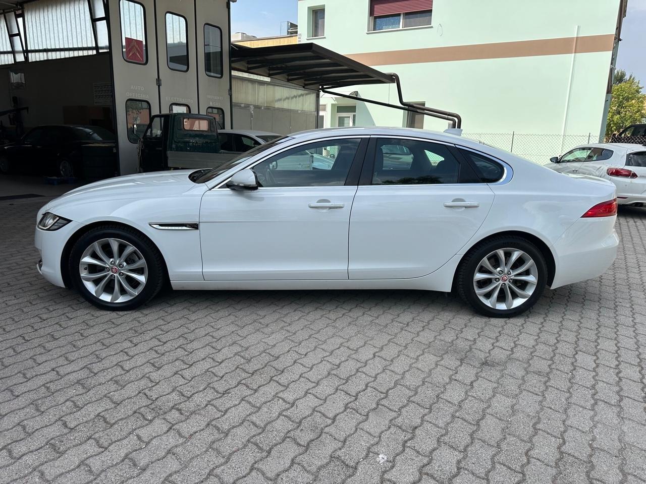 Jaguar XF 2.0 D 180 CV aut. Prestige
