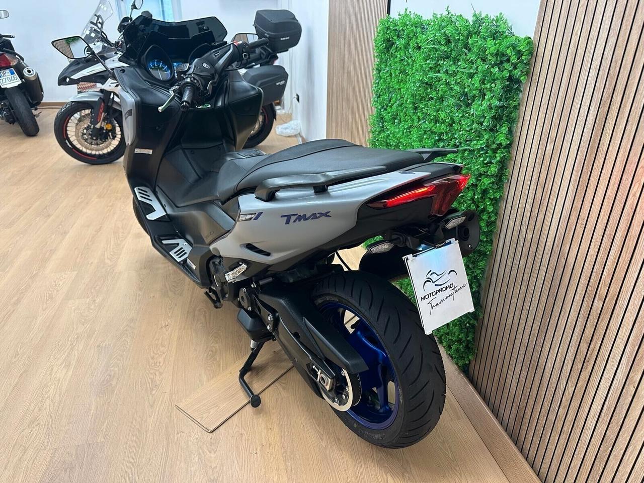 YAMAHA TMAX T-MAX T MAX 560 ICON GREY / DA 149€ AL MESE