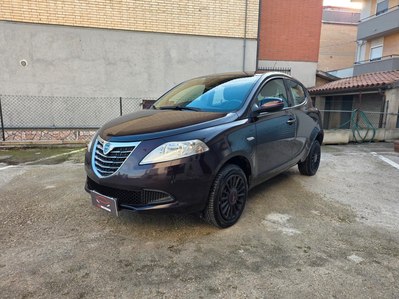 Lancia Ypsilon 0.9 TwinAir 85 CV 5 porte Metano Ecochic Elefantino