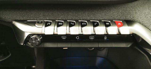 PEUGEOT 3008 Hybrid4 300 e-EAT8 Allure Pack