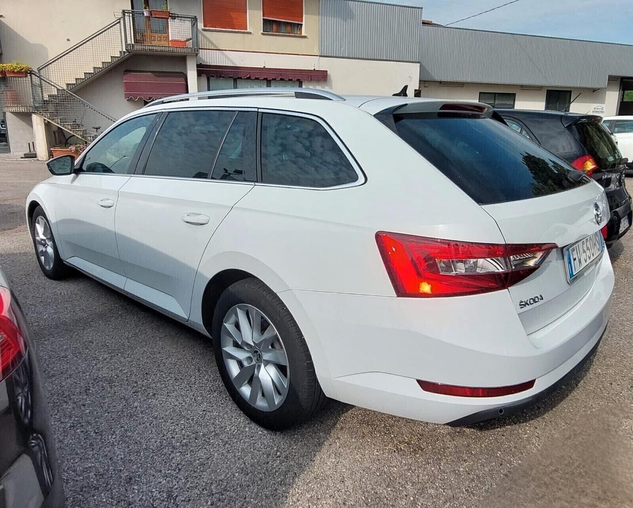 Skoda Superb 1.6 Cambio Automatico Neopatentati