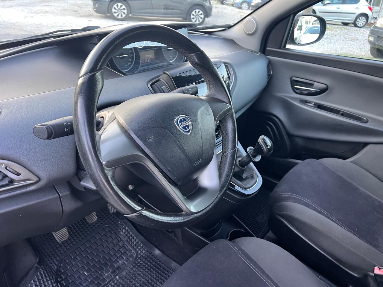 Lancia Ypsilon 1.2 69 CV 5 porte S&S Platinum