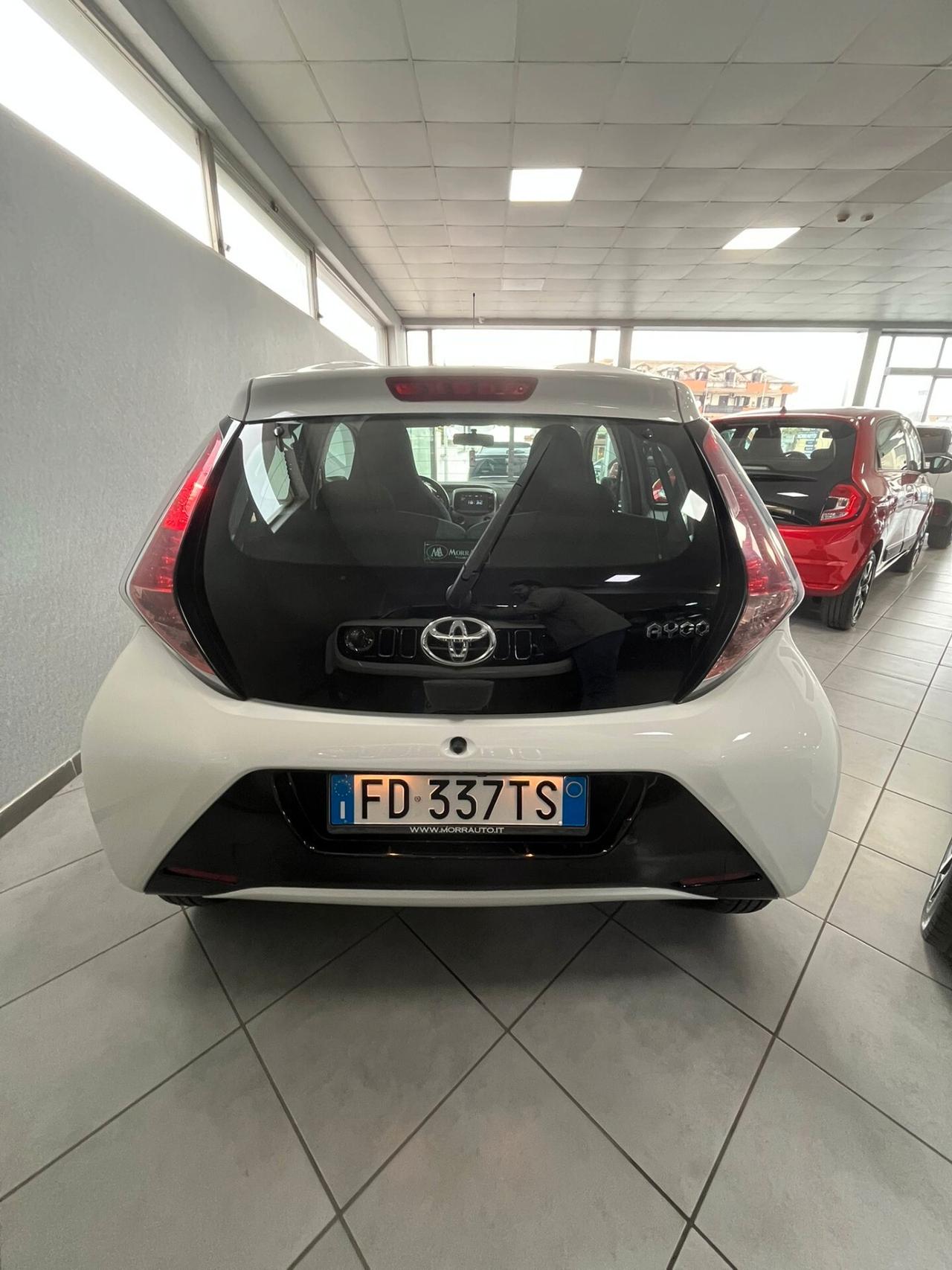 Toyota Aygo 1.0 VVT-i 69 CV 5 porte x-black