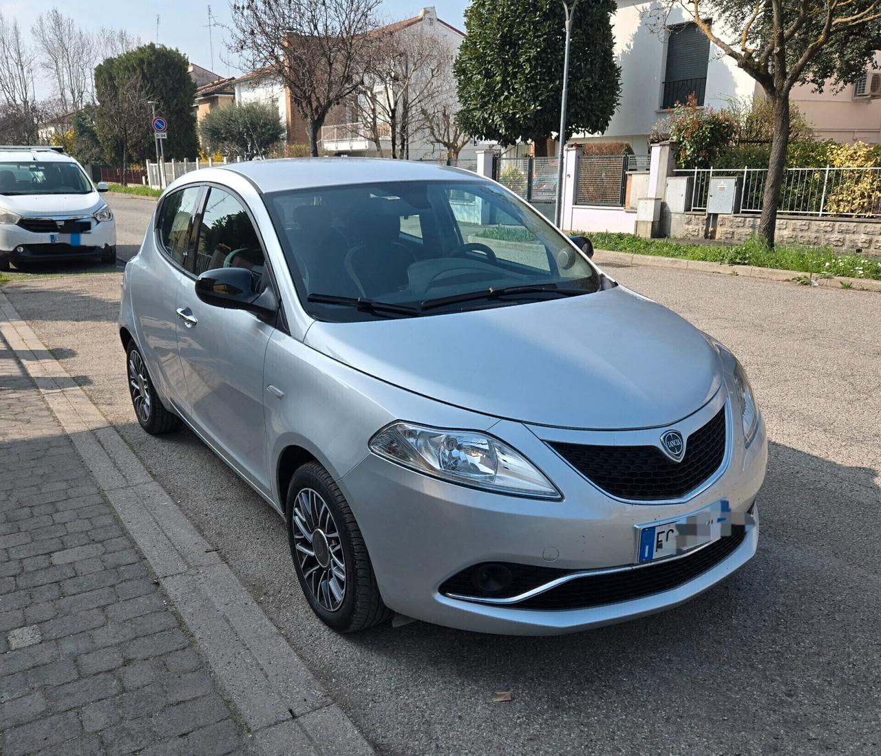 Lancia Ypsilon 1.2 69 CV 5 porte GPL Ecochic Gold