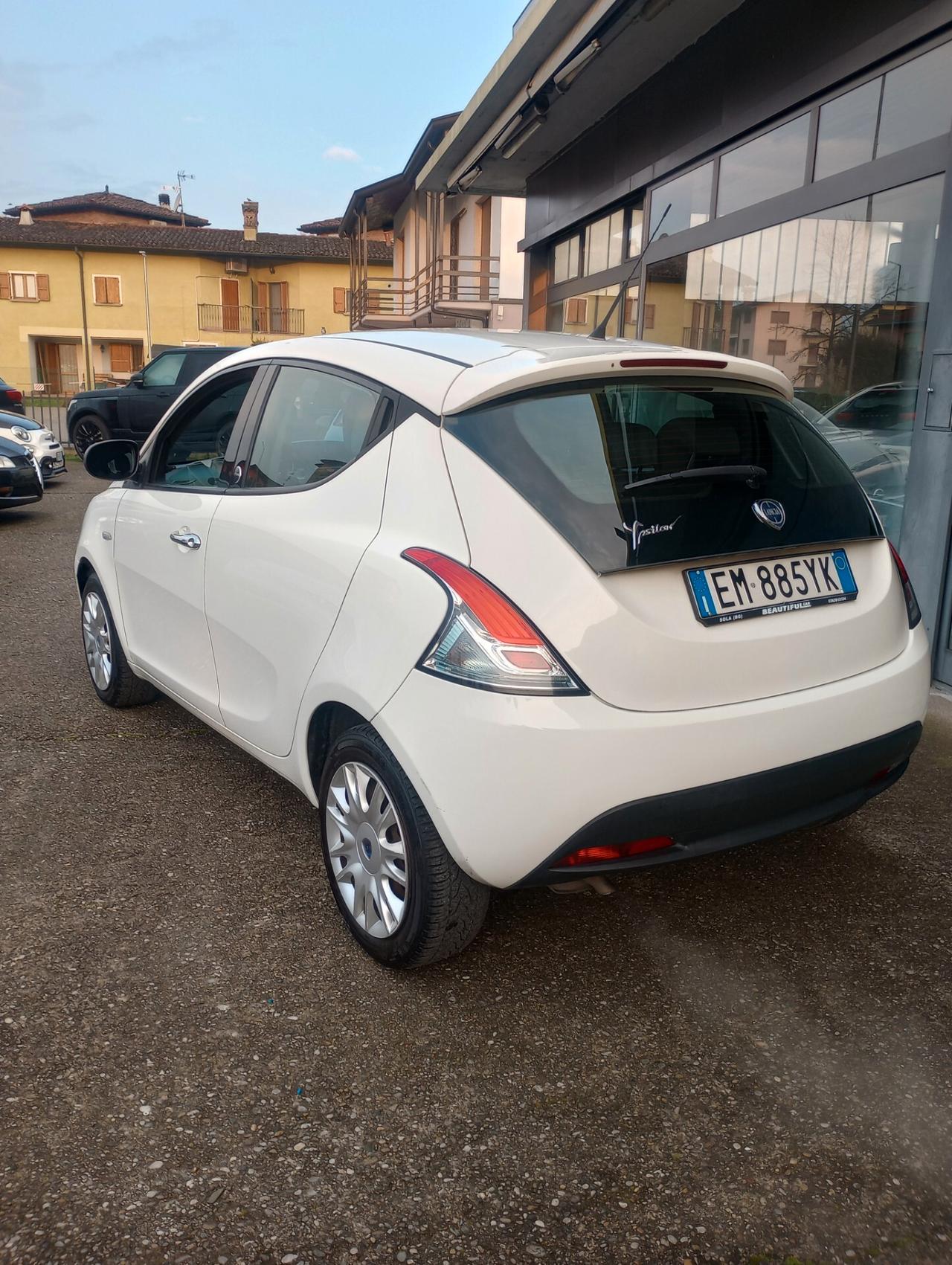 Lancia Ypsilon 1.2 69 CV 5 porte GPL Ecochic Silver