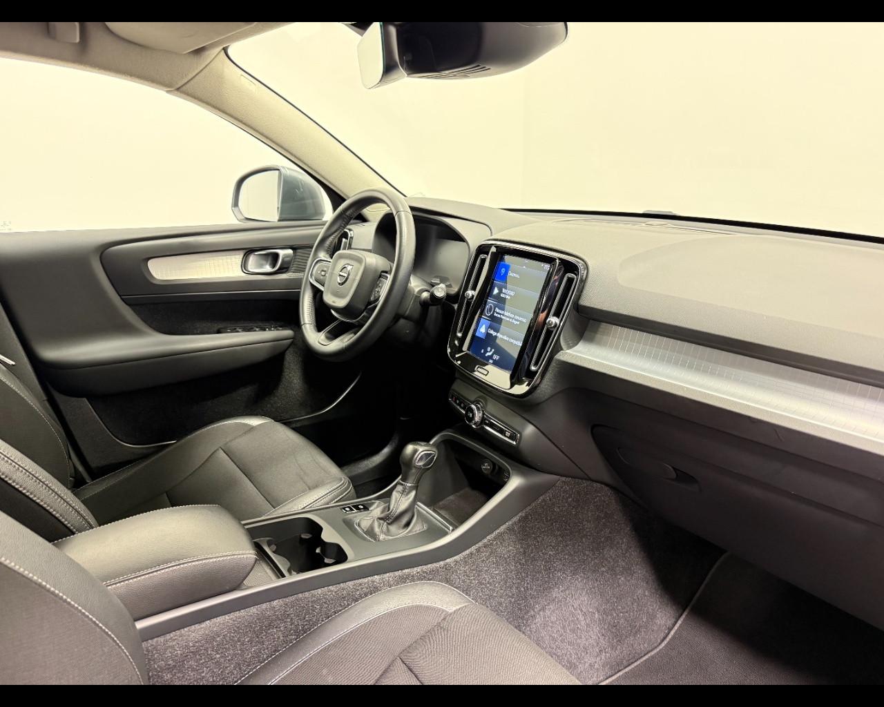 VOLVO XC40 2.0 D3 MOMENTUM