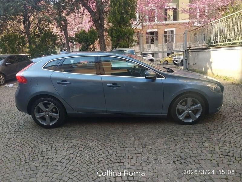 Volvo V40 D2 Powershift Momentum