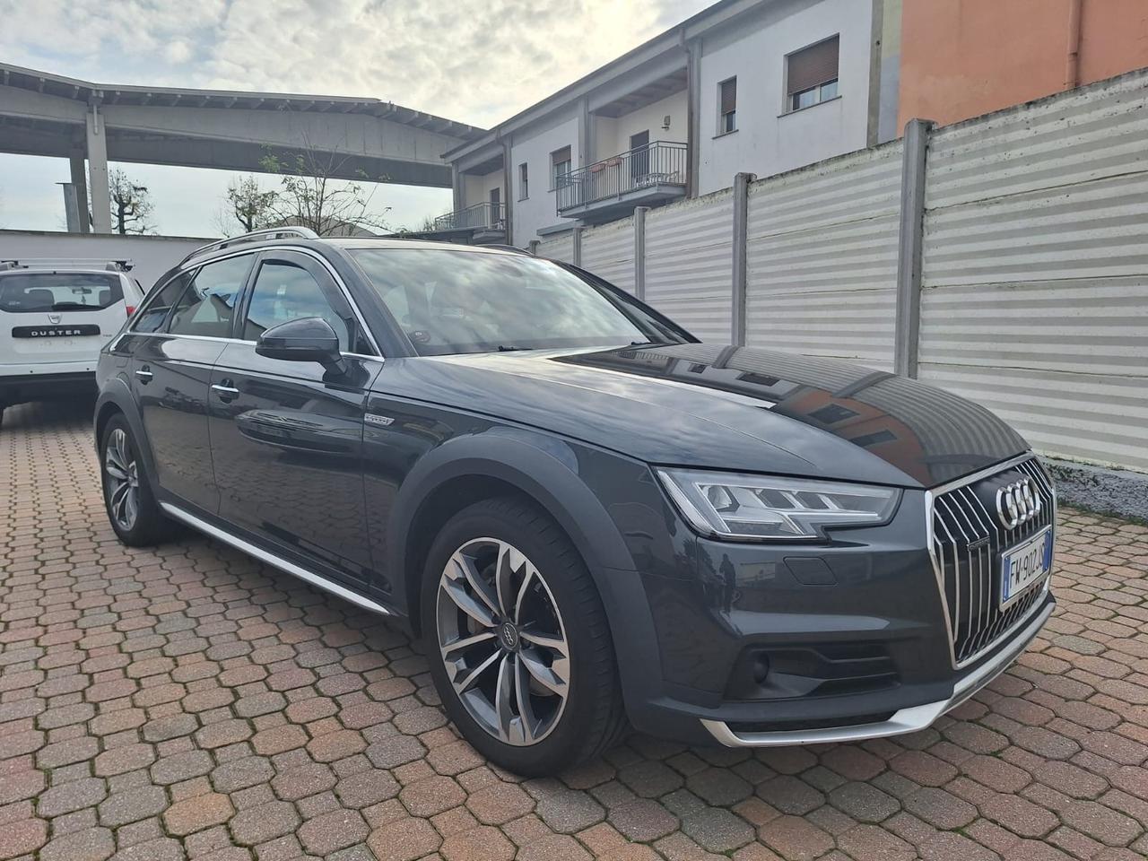 Audi A4 45 TFSI quattro S tronic Business Sport