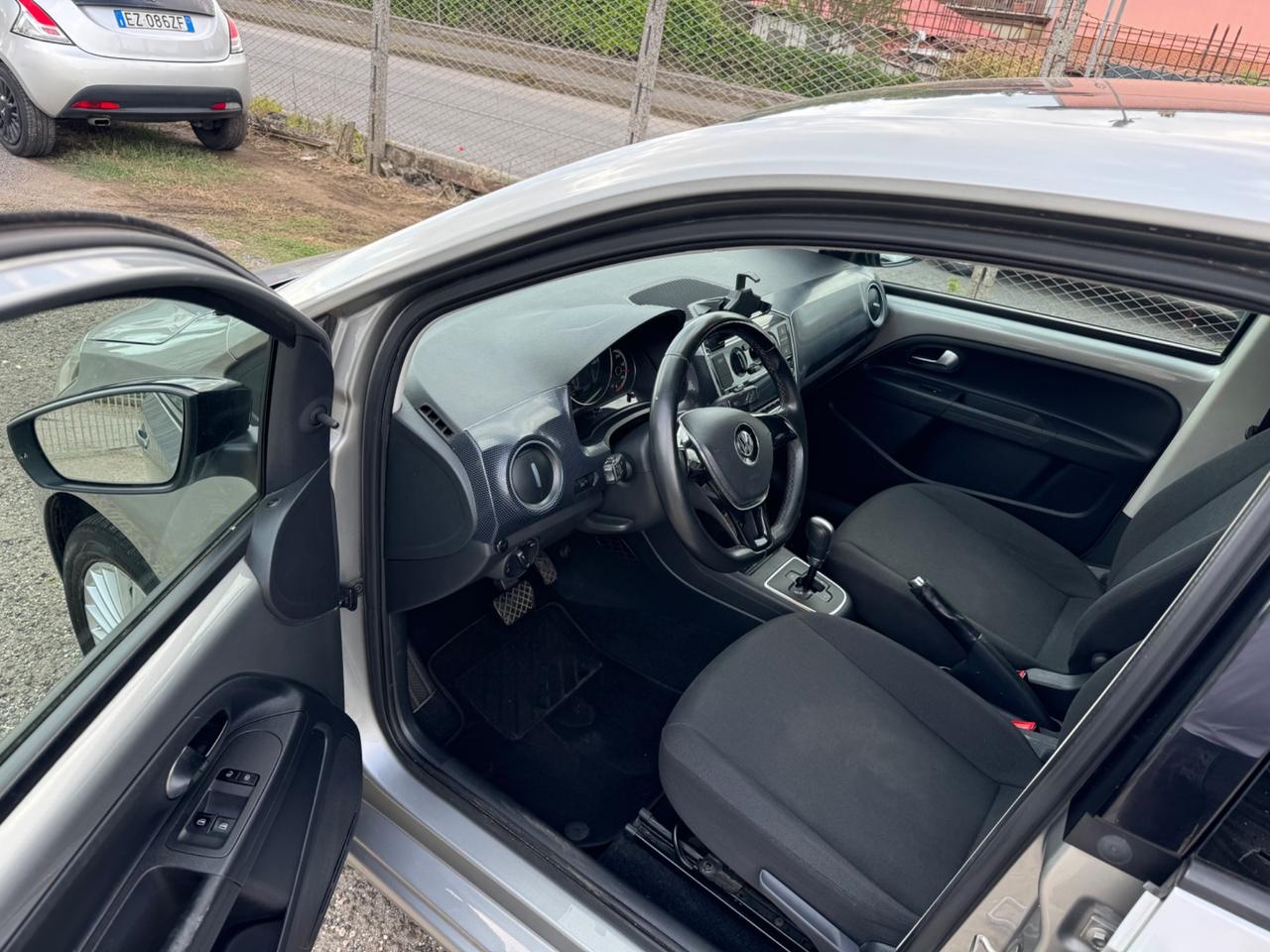 Volkswagen up! 1.0 75 CV 5p. high BlueMotion Technolog y ASG AUTOMATICA