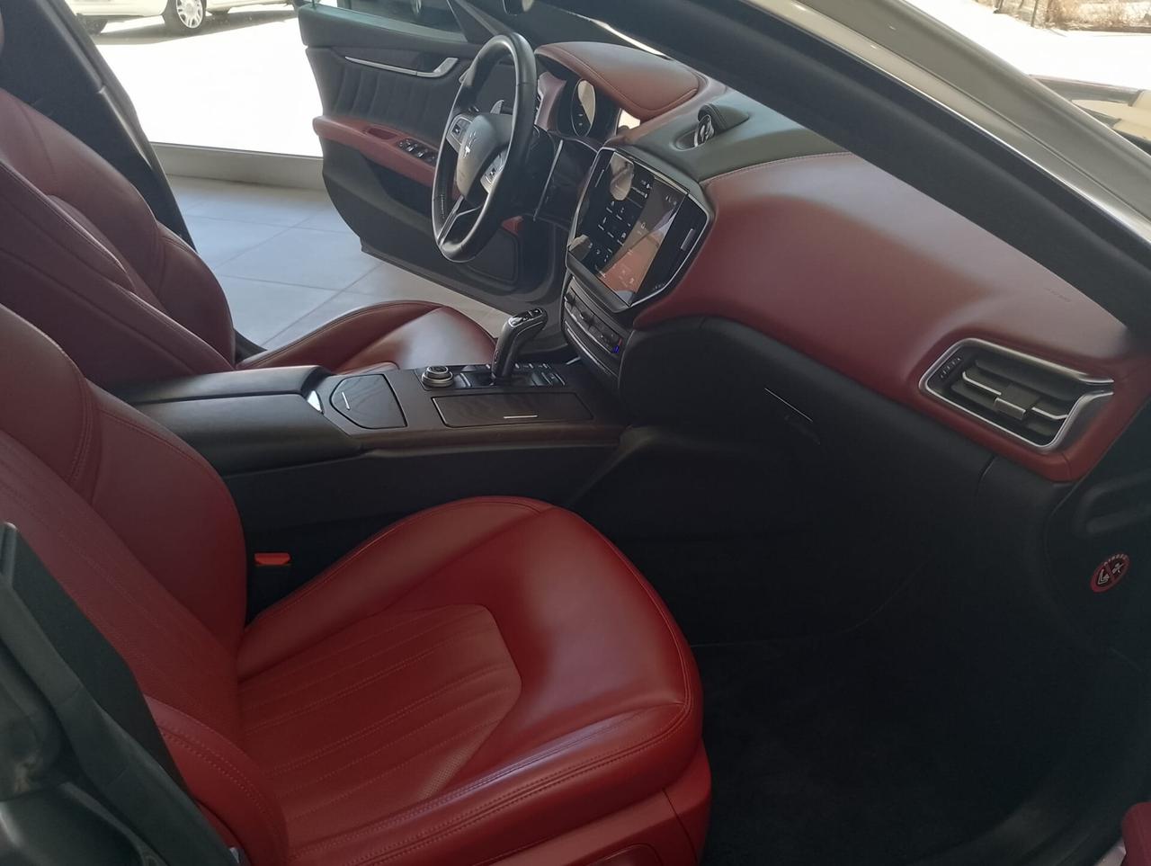 Maserati Ghibli L4 330 CV MHEV Granlusso INTERNO ROSSO CARTIER